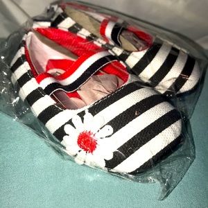 2for$15 NWT Baby Girls Stripped Daisy Shoes